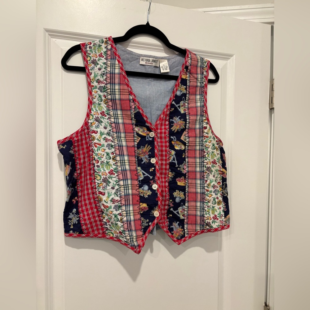 Vintage vest 
Brand Victoria Jones 
Size 100% cotton 
Made in India